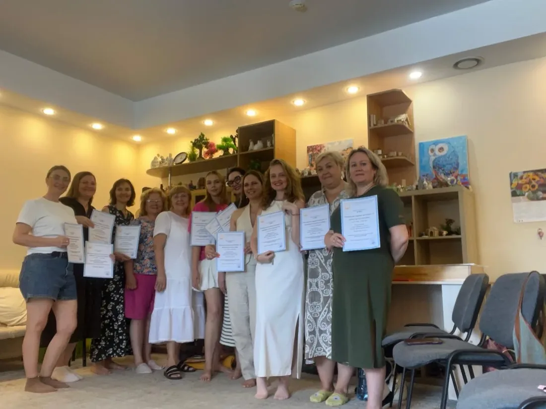 Выпускная группа с сертификатами